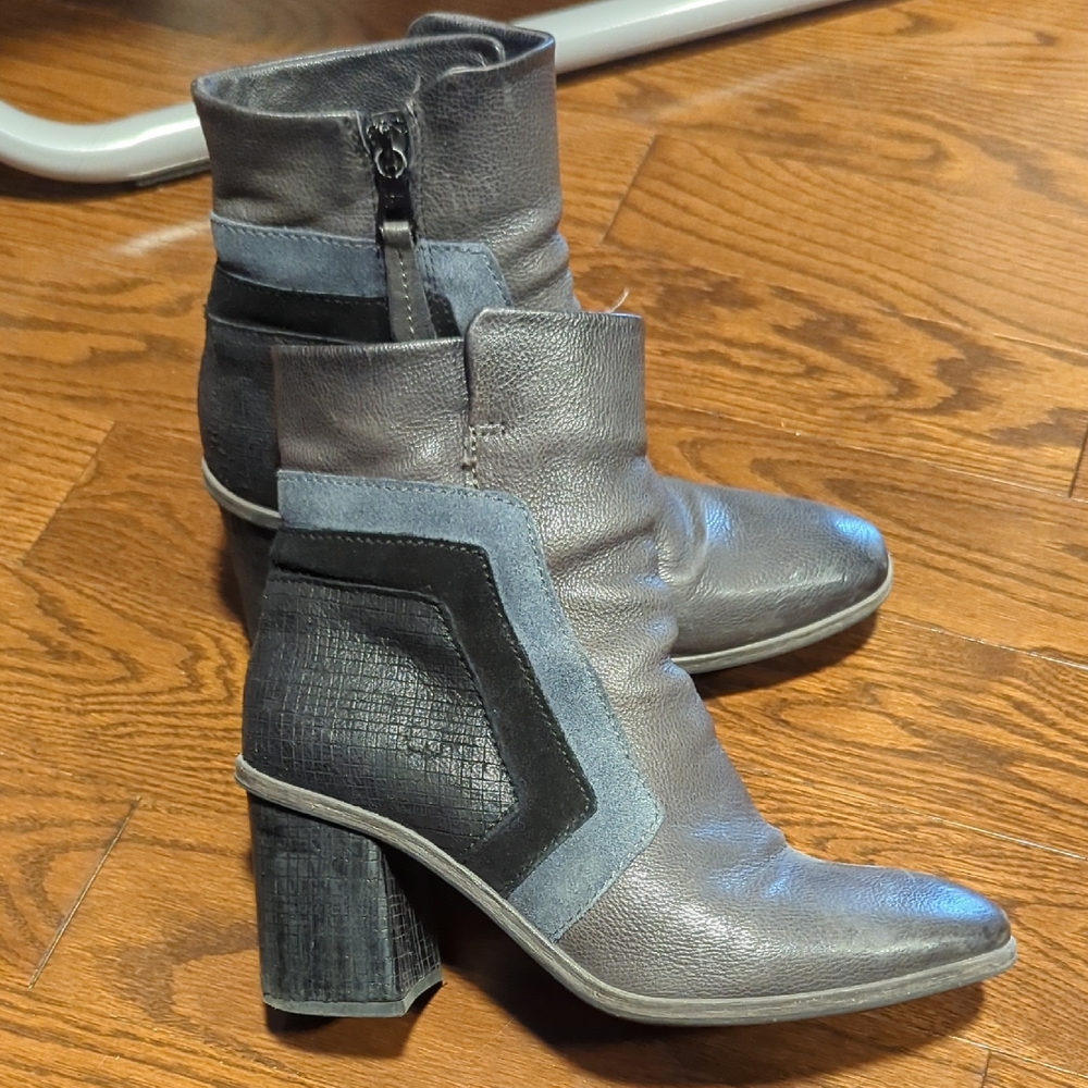 MJUS Gray and Black Zip Up Ankle Boots